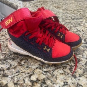Kids under armour baseball cleat